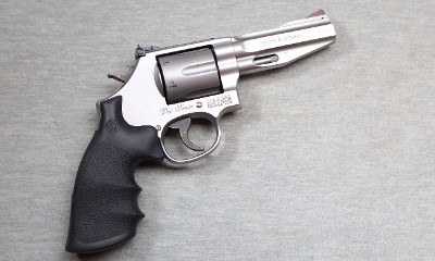 Smith & Wesson ~ Model 686-6 ~ .357 Mag