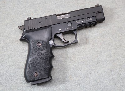 Sig Sauer ~ P220 ~ .45 Auto