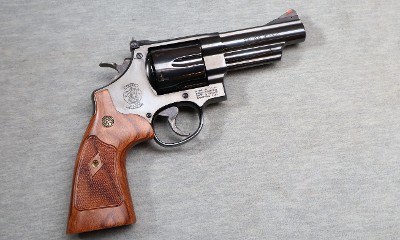 Smith & Wesson ~ Model 29-10 ~ .44 Magnum