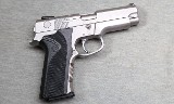 Smith & Wesson ~ Model 4046 ~ .40 S&W - 1 of 2