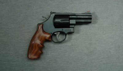 Smith & Wesson ~ 29-10 Bounty Hunter ~ .44 Magnum - Image 1 of 2