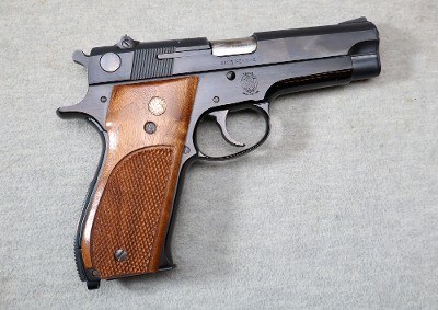 Smith & Wesson ~ Model 39-2 ~ 9mm Luger - Image 1 of 2
