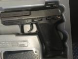 H & K USP COMPACT 40 AS NEW - 2 of 12