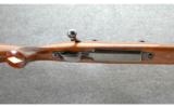 Weatherby Mark V Deluxe .300 Wby. Mag. - 3 of 9