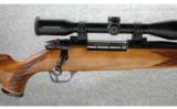 Weatherby Mark V Deluxe .300 Wby. Mag. - 2 of 8