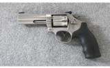 Smith & Wesson 617-6 4 Inch 10 Shot .22 LR - 2 of 3