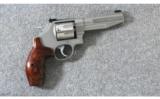 Smith & Wesson Performance Center 627-PC 8-Times .357 Mag. - 1 of 6