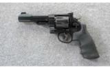 Smith & Wesson Performance Center Model 327 TRRS .357 Mag. - 2 of 4