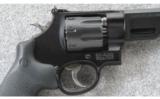 Smith & Wesson Performance Center 327 TRR8 .357 Mag. - 3 of 7