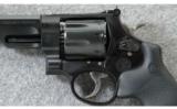 Smith & Wesson Performance Center 327 TRR8 .357 Mag. - 4 of 7