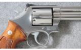 Smith & Wesson 686 with 4 Inch Barrel .357 Mag. - 3 of 6