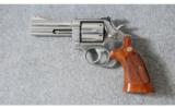 Smith & Wesson 686 with 4 Inch Barrel .357 Mag. - 2 of 6