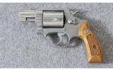 Smith & Wesson ~ Model 60 Chief's Special Stainless ~ .38 Spl. - 2 of 4