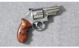 Smith & Wesson ~ 657 Round Butt 3 Inch ~ .41 Mag. - 1 of 7