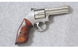 Smith & Wesson ~ 686 ~ .357 Magnum - 1 of 7