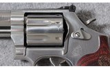 Smith & Wesson ~ 686-6 Plus Deluxe ~ .357 Magnum - 3 of 7
