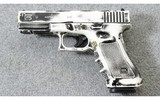 Glock ~ G17 ~ 9mm Parabellum - 2 of 7