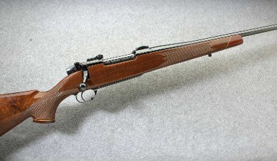 Weatherby ~ Mark V Deluxe ~ .300 Wby. Mag.