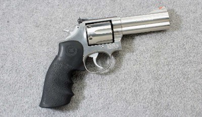 Smith & Wesson ~ 686 ~ .357 Magnum
