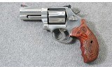Smith & Wesson ~ 686-6 Plus Deluxe ~ .357 Magnum - 2 of 7