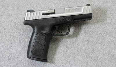 Smith & Wesson ~ SD40 VE ~ .40 S&W