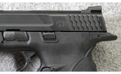 Smith & Wesson ~ M&P 9 with Crimson Trace Laser Grip ~ 9mm Para. - Image 3 of 7