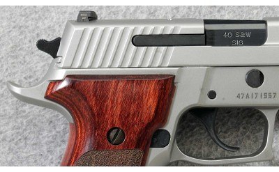 Sig Sauer ~ P226 Elite ~ .40 S&W - Image 7 of 7