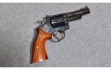 Smith
Wesson Model 19-3 Texas Ranger Commemorative - 1 of 3
