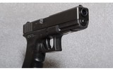 Glock 17, 9mm Luger, 4 1/4 - 3 of 4