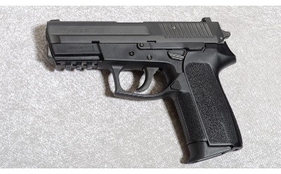 Sig Sauer SP2022 .40 S&W, 3 3/4" Barrel Semi-Auto Pistol