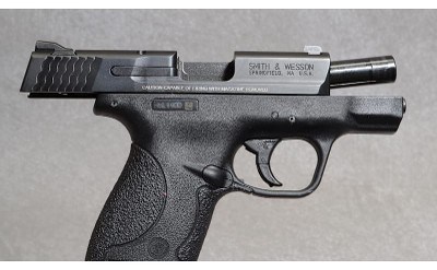 Smith & Wesson M&P 40 Shield Pistol, .40 S&W, 3.1 Inch Barrel, 1 1/2 lbs - Image 5 of 6