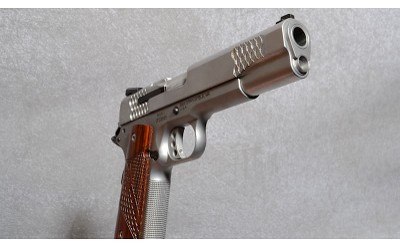 Smith & Wesson SW1911 Pistol, .45 Auto, 4" Barrel, 2.5 lbs. - Image 4 of 7