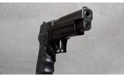 Sig Sauer P226 Pistol, 9mm Parabellum, 4.4' Barrel, 2 lbs. - Image 4 of 6