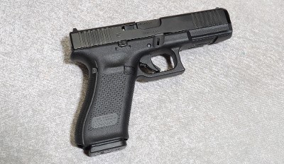 Glock 17 Gen. 5 Pistol, 9 x 19mm, 4.48" Barrel, 1.5 lbs. - Image 1 of 6