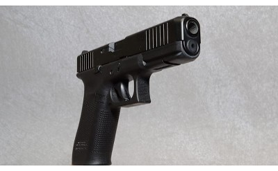 Glock 17 Gen. 5 Pistol, 9 x 19mm, 4.48" Barrel, 1.5 lbs. - Image 4 of 6