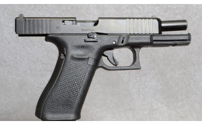 Glock 17 Gen. 5 Pistol, 9 x 19mm, 4.48" Barrel, 1.5 lbs. - Image 5 of 6