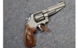Smith & Wesson 627-5 (Performance Center) .357 Mag - 1 of 5