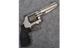 Smith & Wesson 986 9mm revolver - 1 of 5