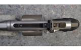Smith & Wesson 986 9mm revolver - 4 of 5