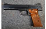 Smith & Wesson Model 41 / .22 LR - 3 of 5