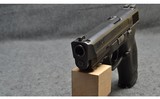 Smith & Wesson ~ Model M&P 40 ~ .40 S&W - 5 of 6