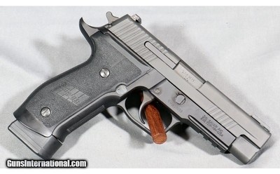 Sig Sauer ~ P226 ~ 9mm Luger