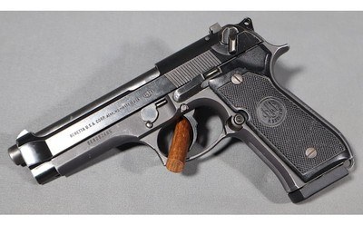 Beretta~96~.40 S&W - Image 4 of 12