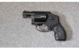 Smith & Wesson 442-1 Airweight
.38 Special - 2 of 2