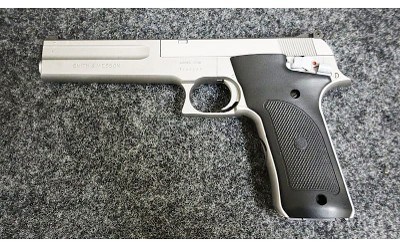 Smith & Wesson ~ Model - 2206 ~ .22 Long Rifle - Image 2 of 3