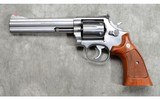 Smith & Wesson ~ Model 19-5 ~ .357 Magnum - 2 of 4