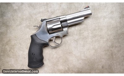 Smith & Wesson ~ Model 629-6 ~ .44 Magnum