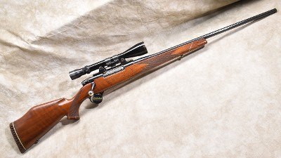 Weatherby ~ Mark V ~ .300 Weatherby Magnum - Image 1 of 15