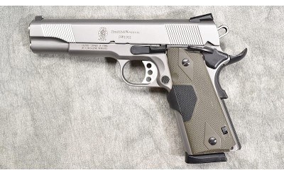 SMITH & WESSON ~ SW1911 ~ .45 AUTO - Image 2 of 6