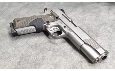 SMITH & WESSON ~ SW1911 ~ .45 AUTO - Image 3 of 6